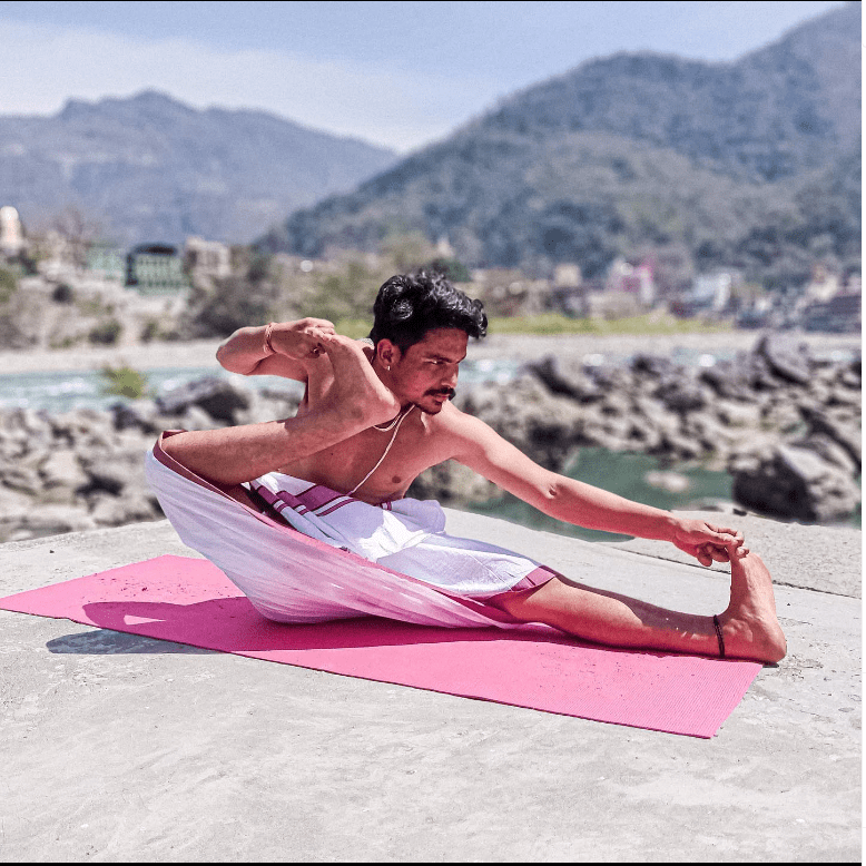 A Beachside Yoga Sequence To Wake Up Your Senses